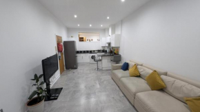 Lovely light and spacious flat in central Reading